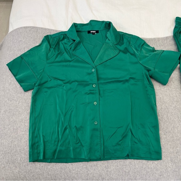 NWT Apparis pajamas. Never worn. Good for bridesmaids or gifts - Picture 6 of 7